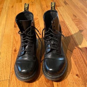 1460W Black Doc Martens